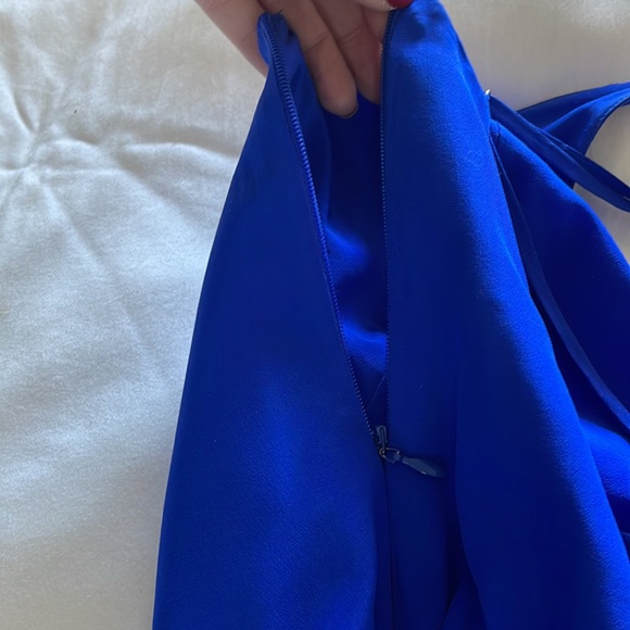 Beautiful dress gorgeous with the wind and all the layers - Picture 7 of 8